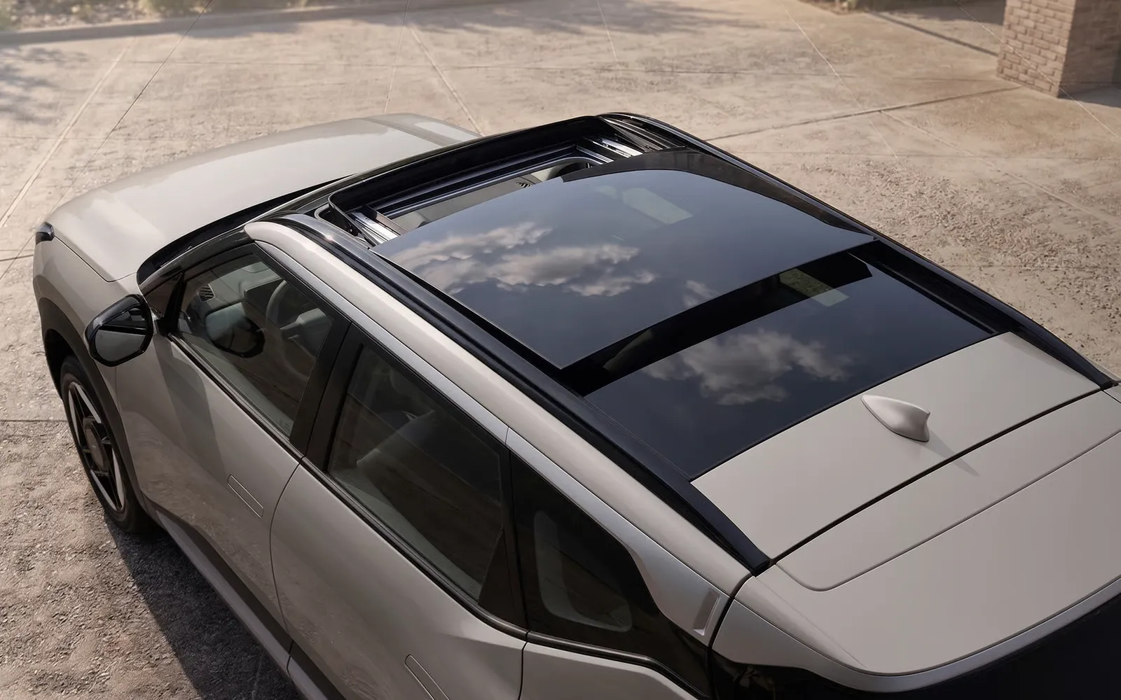 Kia Seltos elektrikli açılabilir panoramik cam tavan