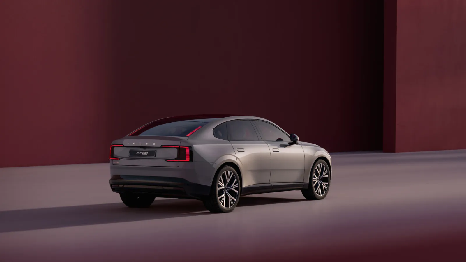 Volvo ES90 arka çapraz görünüm